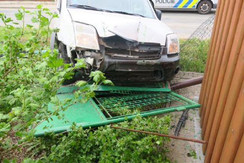 Foto: Vypil sedm jedenáctek a boural na Domažlicku. Navíc bez papírů