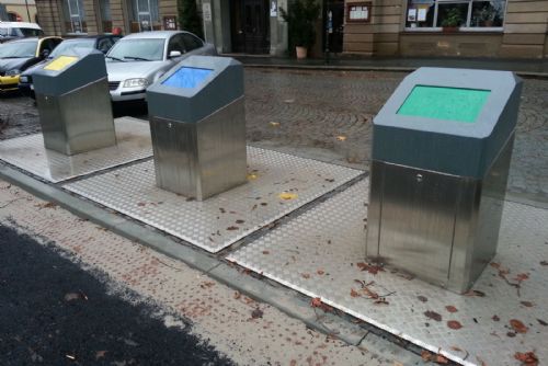 Foto: Z centra Plzně mizí část podzemních kontejnerů na tříděný odpad