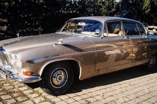 obrázek: Z garáže na Plzeňsku zmizel jaguár z roku 1968. Neviděli jste ho?