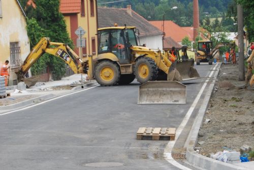 Foto: Začíná rekonstrukce silnice u Chotěšova 