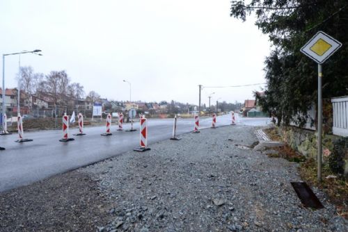 Foto: Začíná stavba okružní křižovatky v Červenohrádecké ulici