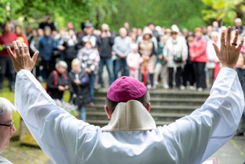 Foto: Zahájení sezony v Konstantinových Lázních se i přes nepřízeň počasí vydařilo  