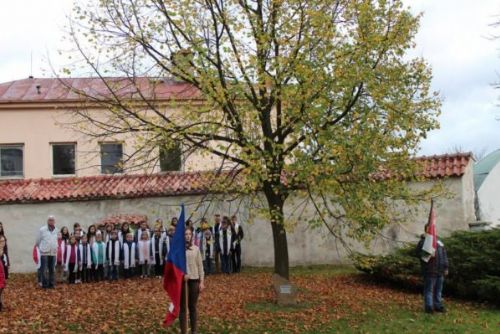 Foto: Zaniklá poselství lip republiky objevuje skupina odborníků. V kraji jsou v Tachově a Kašperkách 