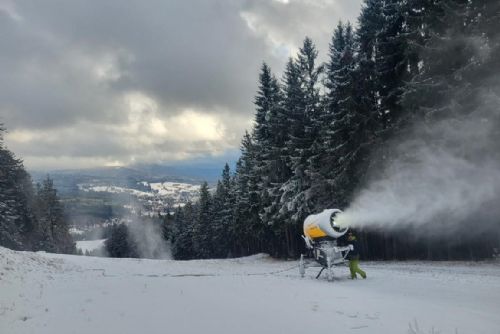 Foto: Zasněžování umožní na Špičáku otevřít o víkendu další sjezdovku