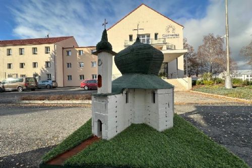 Foto: Železnou Rudu ozdobí model zdejšího kostela vyrobený klienty domova Clementas