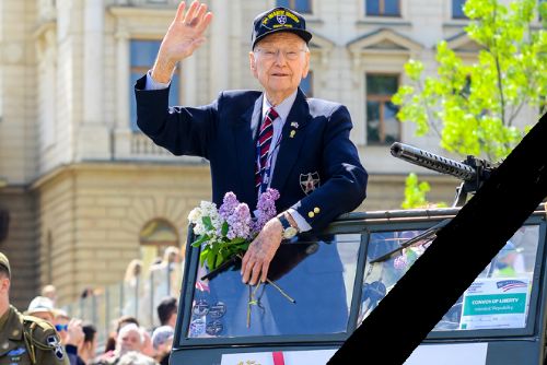Foto: Zemřel americký veterán Earl Ingram, Plzeň uctí jeho památku