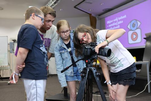 Foto: Z pěstounských dětí se na den stali youtubeři