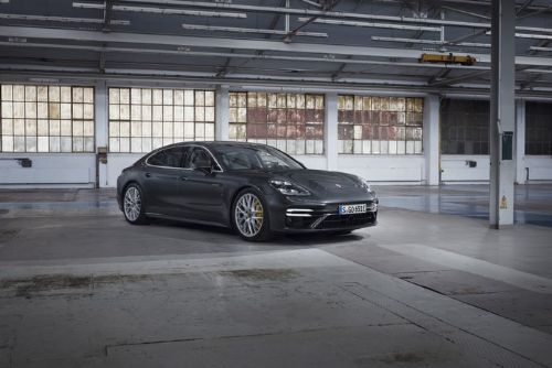 Foto: Porsche uvádí nová provedení modelu Panamera o výkonu až 700 PS