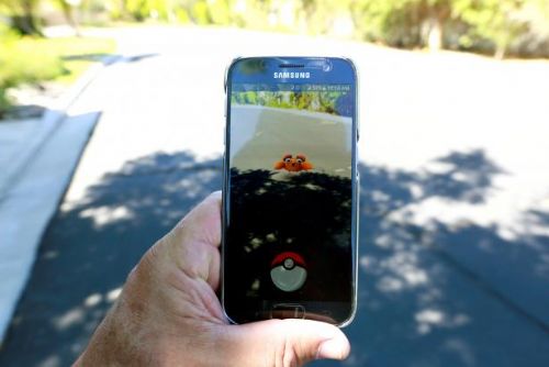 obrázek:Hra, která zvedla lidi z gauče. Americké muzeum holocaustu už lov pokémonů zakázalo