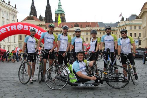 Obrázek - Ottobock tým před startem v Praze