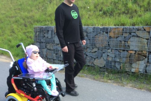 obrázek:Nový elektrický vozíček Skippi pro Adélku