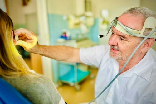 obrázek:Podcenění rýmy vede k vážným komplikacím. Kdy vyhledat odbornou pomoc radí ORL lékař z Polikliniky AGEL Plzeň