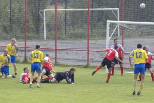 Foto: Divák napadl rozhodčího, na pořadatele tasil nůž