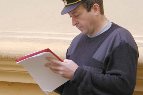 Foto: Policisté a hasiči jdou dnes dát krev
