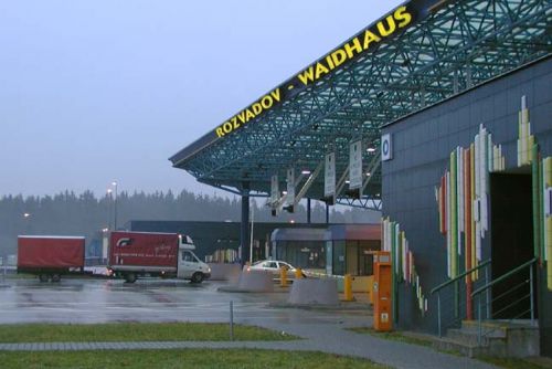 Foto: Krizový štáb Plzeňského kraje chce zastavit pendlery 