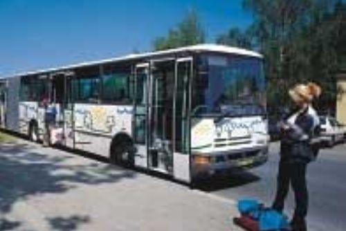 Foto: Z klatovské garáže zmizel nepojízdný autobus