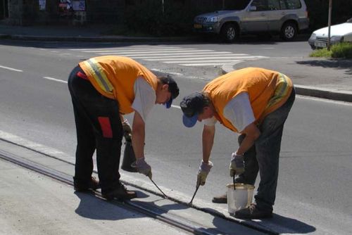 Foto: Řidiče na plzeňské dálnici D5 brzdí opravy