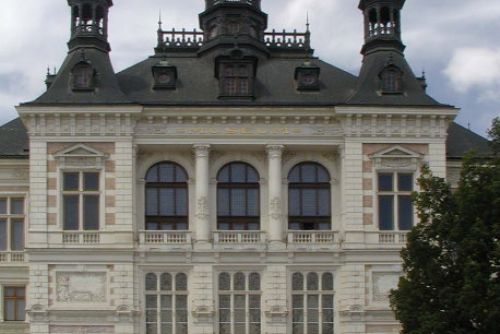 Foto: Fontánu před muzeem čeká rekonstrukce