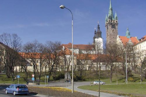 Foto: Lupiči na ulici praštili Klatovanku a sebrali jí mobil