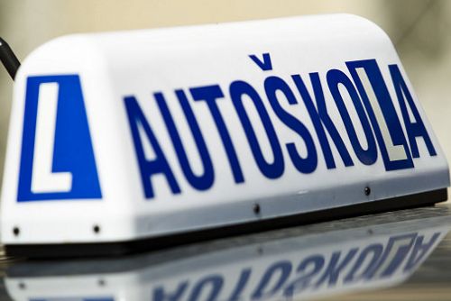Foto: V autoškolách v Plzni jsou návaly, od pondělka se mohou opět konat závěrečné zkoušky