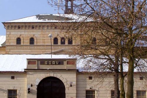 Foto: Vězni si na Borech zřejmě posílají věci v igelitce