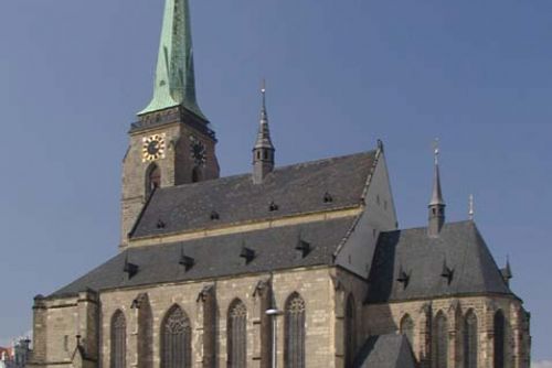 Foto: Na plzeňském náměstí praská dlažba