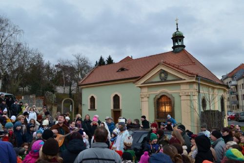 Foto: V pondělí se U Ježíška koná první koncert sbírky vánočních dárků Holky holkám