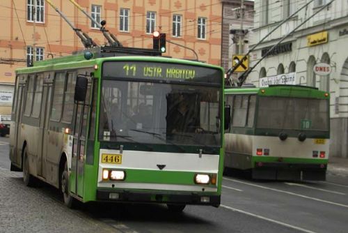 Foto: Stovky dětí dluží v Plzni za jízdu hromadnou dopravou načerno