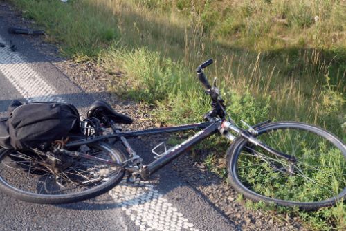 Foto: Řidiče autobusu u Klatov oslnilo slunce a srazil cyklistu, má obvinění