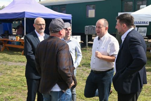 obrázek:Jedna jízdenka přes čtyři kraje? Plzeňský kraj řeší jednodušší cestování přes hranice regionů