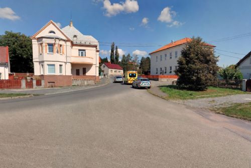 obrázek:Jízda kabrioletem skončila tragédií. Mladá žena vypadla z Mustangu, v nemocnici zemřela