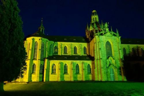 obrázek:Kladrubský klášter po tmě ožije. Večer nabídne hru, historii i nevšední zážitek