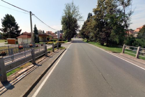 obrázek:Most v Čeminách čeká demolice. Osobní auta projedou, kamiony musí na objížďku