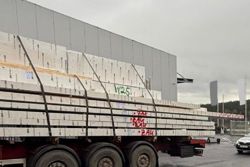 obrázek:Nadrozměrné náklady na kamionech. Policie na plzeňsku rozdávala pokuty i statisícové kauce