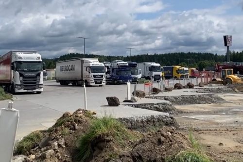 obrázek:Parkoviště u Rozvadova se rozšíří z 250 na 509 míst pro kamiony