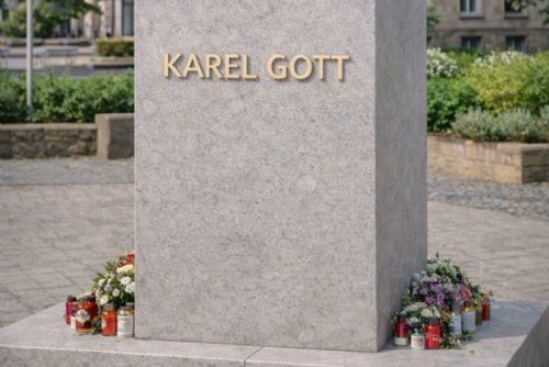 obrázek:Gott před Peklem? Plzeň řeší, kde bude mít Karel Gott své místo