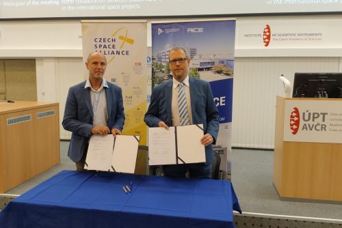 obrázek:Plzeňská univerzita míří blíž ke kosmu. Elektrotechnická fakulta spojila síly s Českou vesmírnou aliancí