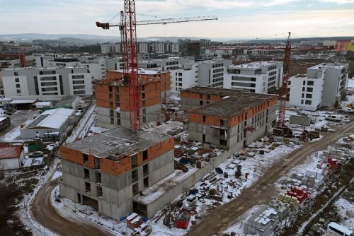 obrázek:Plzeňský kraj staví méně a méně. Povolení ubývá už čtvrtý rok v řadě