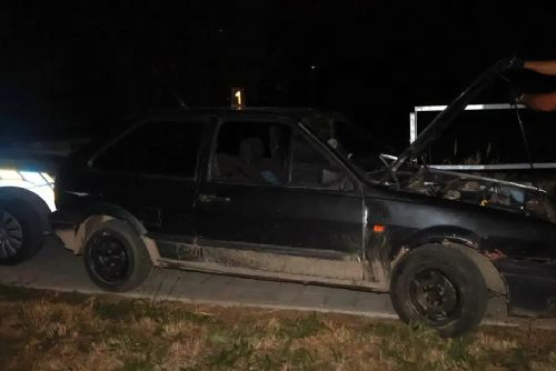 obrázek:Policista ho chtěl upozornit na světla. Řidič místo poděkování ujížděl až do Dobřan