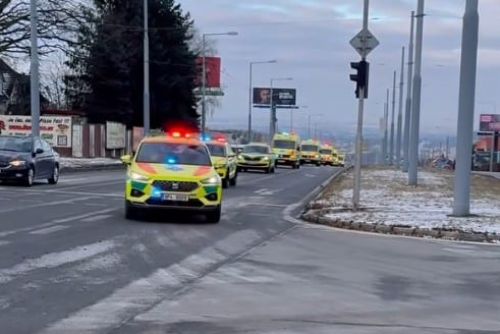 obrázek:Smuteční jízda plzeňských záchranářů projela městem (video)