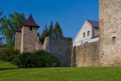 obrázek:Tachov zpřístupnil po opravách dvě věže středověkých hradeb, vyhlídky jsou zdarma