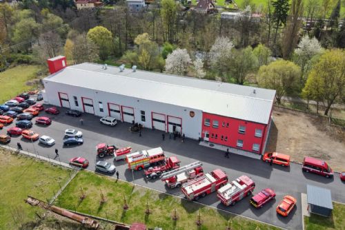 obrázek:V Sušici otevřeli přestavěnou hasičskou stanici za 56,5 mil. Moderní zázemí zrychlí zásahy