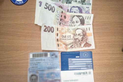 obrázek:Poctivá nálezkyně našla v centru Plzně peněženku s 5 700 korunami, ležela přímo v kolejišti na náměstí Republiky
