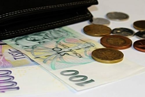 Foto: Žena odevzdala peněženku ztracenou v centru Plzně