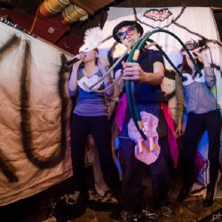 Alternativní hip hop s divadelními prvky Edoshův Kur-ník se společně s Italskými post hardcoristy CRTVTR ukáží 24.5. v Andělu!