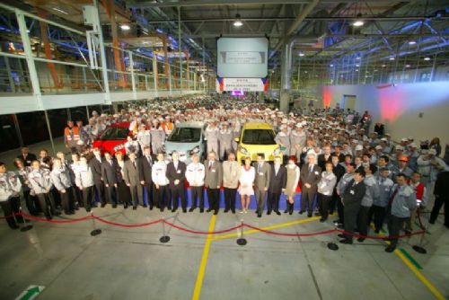 Obrázek - První tři vozy vyrobené v kolínské automobilce Toyota Peugeot Citroën Automobile míří do Národně technického muzea