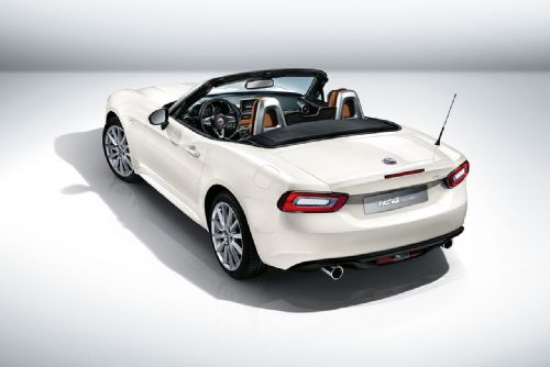 Obrázek - Velmi atraktivní nový Fiat 124 Spider bude k vidění a prodeji v autosalonu AUTO CB Plzeň 