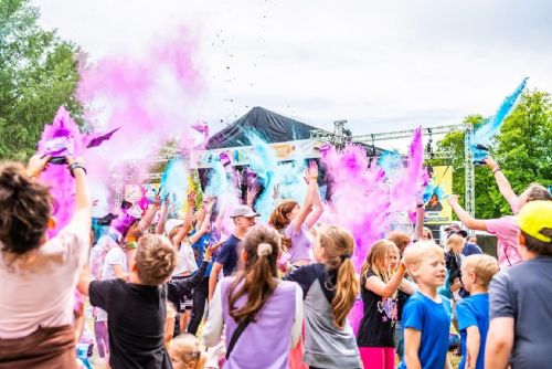 obrázek:Bezva Fest zaplní park u Plazy. Do Plzně přiveze hudbu, atrakce, influencery i rodinné zóny
