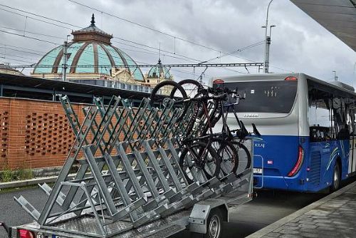Foto: Cyklobusy Plzeňska startují, jízda historickým autobusem zdarma