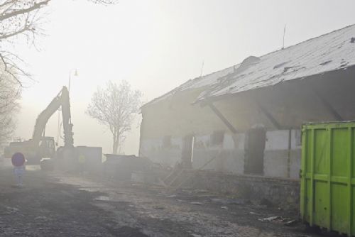 obrázek:Domažlice zbouraly problémovou noclehárnu u nádraží